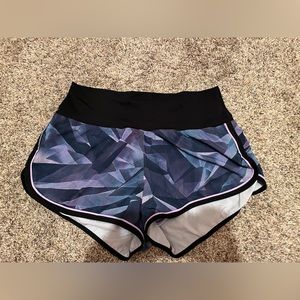 Lululemon Shorts Size 8!🍋
